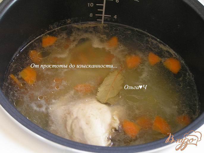 Фото приготовление рецепта: Суп с курицей в мультиварке шаг №4