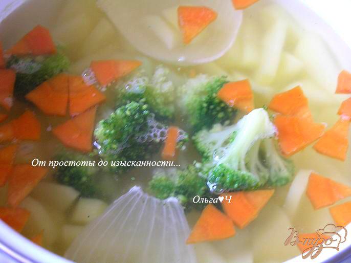 Фото приготовление рецепта: Овощной суп с брокколи шаг №3