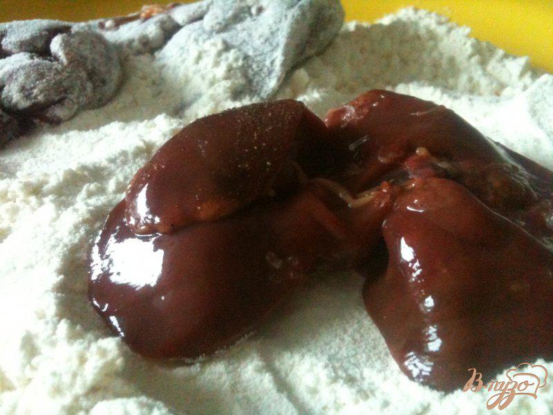 Фото приготовление рецепта: Куриная печень с кусочками ананаса шаг №1