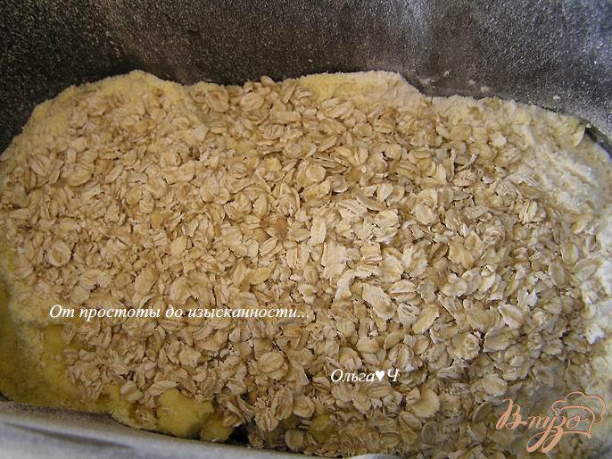 Фото приготовление рецепта: Хлеб с кукурузной мукой и овсяными хлопьями шаг №2