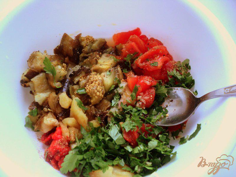 Фото приготовление рецепта: Салат из запеченных баклажанов шаг №3