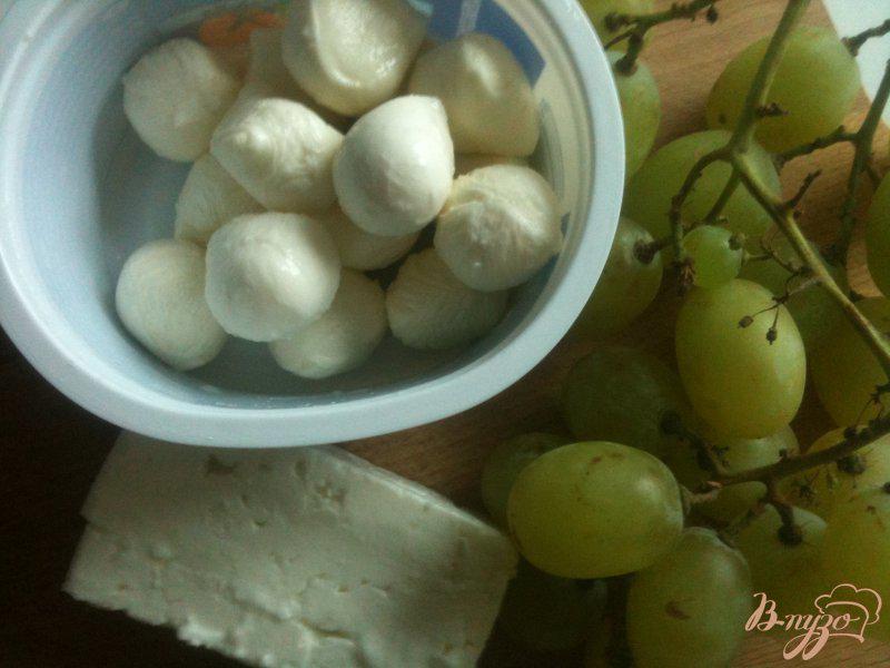Фото приготовление рецепта: Маринованный виноград с сыром шаг №1