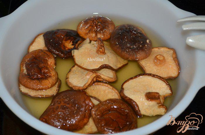 Фото приготовление рецепта: Стейк в соусе из грибов шиитаке шаг №1