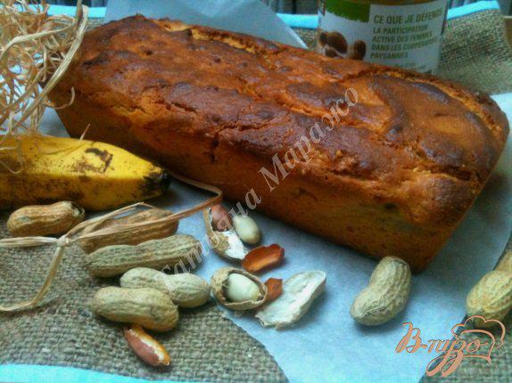Фото приготовление рецепта: Арахисовый кекс с бананами шаг №6