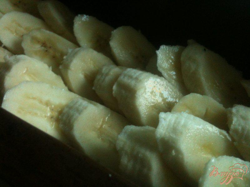 Фото приготовление рецепта: Арахисовый кекс с бананами шаг №4
