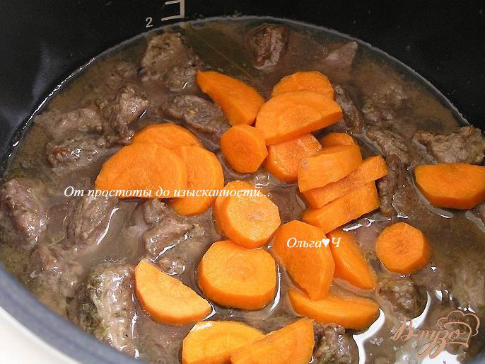 Фото приготовление рецепта: Рагу из говядины с картофелем и майораном в мультиварке шаг №3