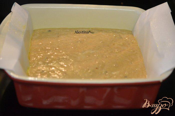 Фото приготовление рецепта: Яблочный пряный кекс с глазурью шаг №6