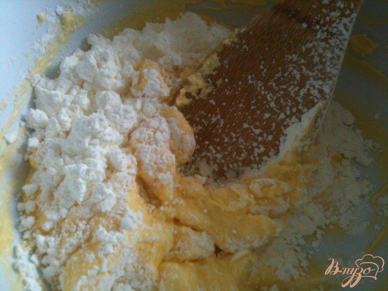 Фото приготовление рецепта: Песочное печенье с яблочно-медовой начинкой шаг №2