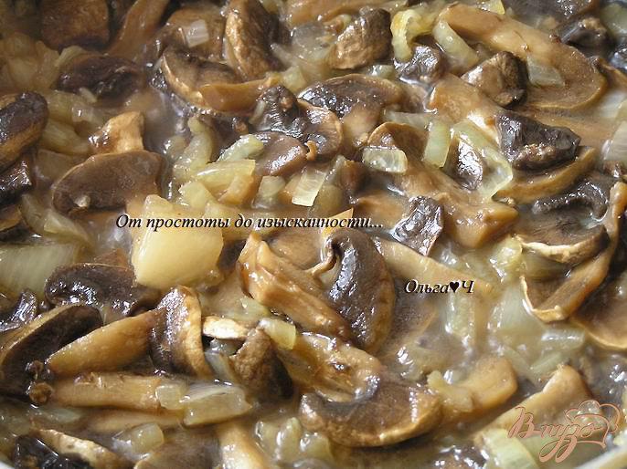 Фото приготовление рецепта: Чебуреки с грибами, кабачками и пшеничными хлопьями шаг №3
