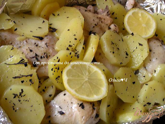 Фото приготовление рецепта: Курица, запеченная с картофелем и лимоном шаг №3