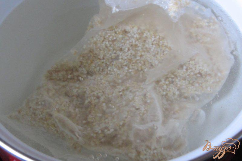 Фото приготовление рецепта: Ароматная ячневая каша со сливочным маслом шаг №2