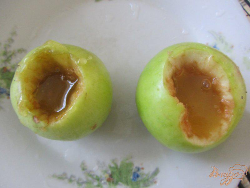 Фото приготовление рецепта: Сочные яблочки с духовки шаг №3