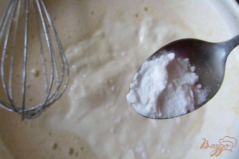 Фото приготовление рецепта: Пирог с персиковой начинкой на скорую руку шаг №3