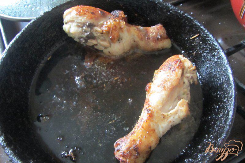 Фото приготовление рецепта: Куриные ножки с прованскими травами под сырной шубкой шаг №5