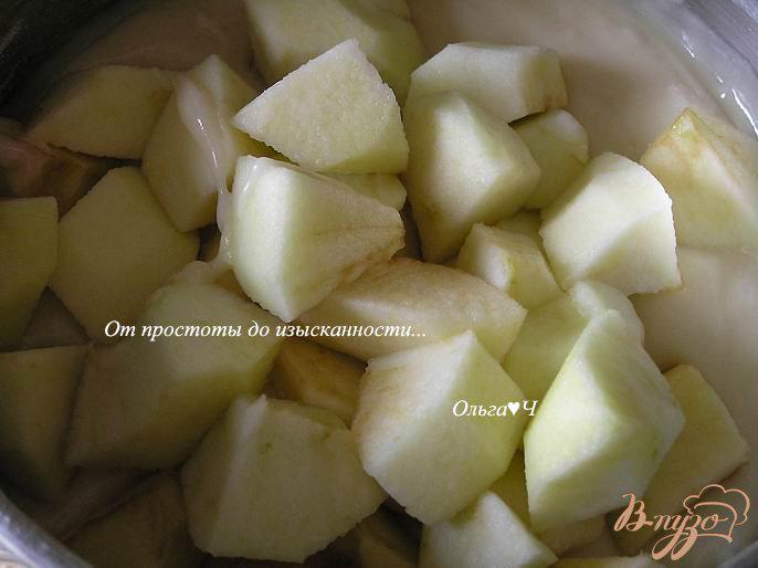 Фото приготовление рецепта: Шарлотка с яблоками (постная) шаг №4
