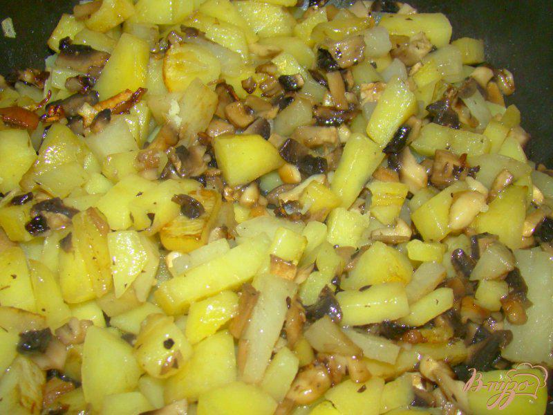 Фото приготовление рецепта: Быстрый картофель с грибами шаг №2