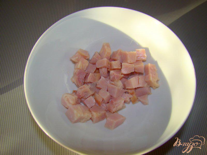 Фото приготовление рецепта: Ветчино-огуречный салат шаг №1