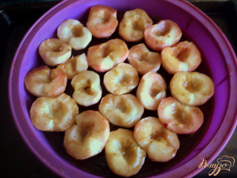 Фото приготовление рецепта: Оригинальный яблочный пирог шаг №8