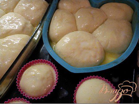 Фото приготовление рецепта: Молочные булочки с начинкой. шаг №6