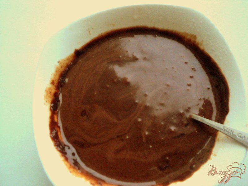 Фото приготовление рецепта: Блинные шоколадные пирожки с вишней шаг №1