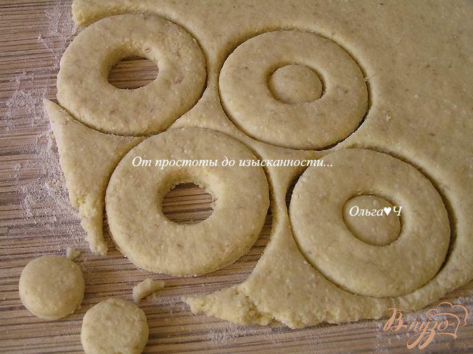 Фото приготовление рецепта: Творожные пончики с овсяными хлопьями шаг №4