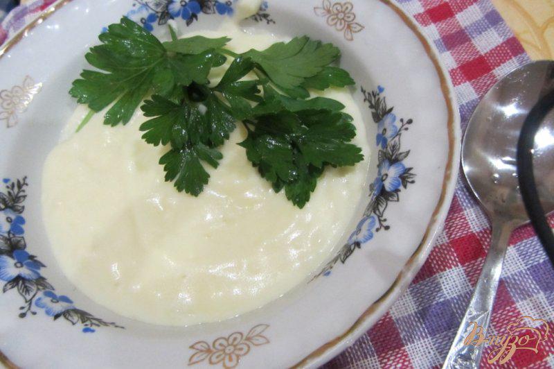 Фото приготовление рецепта: Сырный крем-суп шаг №9