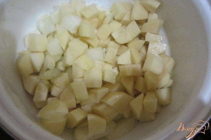 Фото приготовление рецепта: Сырный крем-суп шаг №4