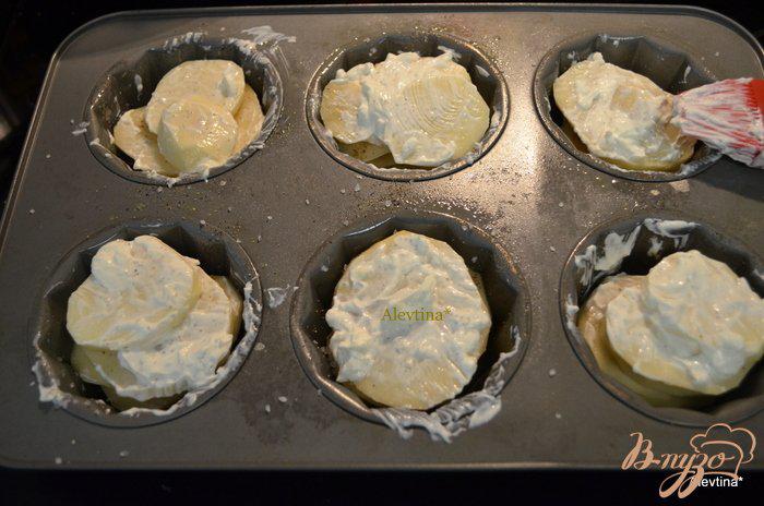 Фото приготовление рецепта: Картофель в формочках шаг №2