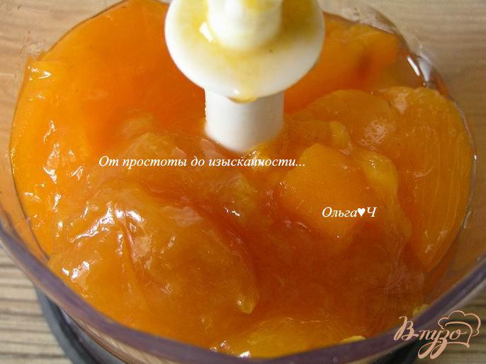 Фото приготовление рецепта: Пирожное-суфле из хурмы с абрикосовым конфитюром «Оранжевые облака» шаг №2