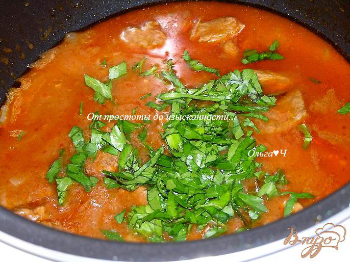 Фото приготовление рецепта: Говядина в томатном соусе (в мультиварке) шаг №4