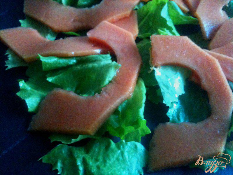 Фото приготовление рецепта: Салат с утиными желудочками конфи и папайей шаг №3