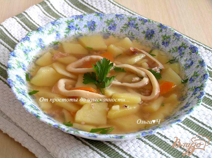 Фото приготовление рецепта: Картофельный суп с кальмаром шаг №6