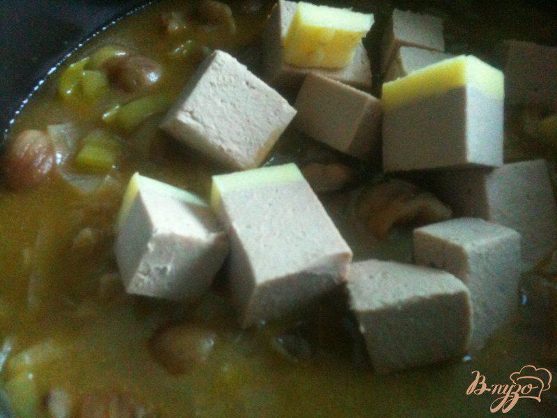 Фото приготовление рецепта: Крем-суп из каштанов и гусиной печени шаг №4