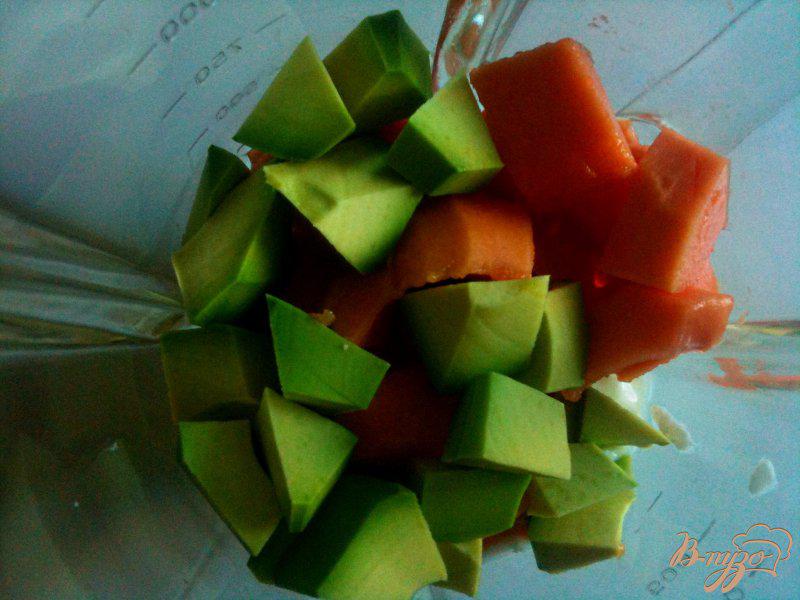Фото приготовление рецепта: Десертный крем из папайи и авокадо шаг №1