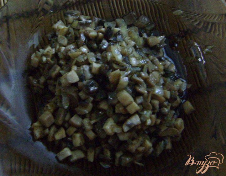 Фото приготовление рецепта: Свекольно-грибной салат шаг №3