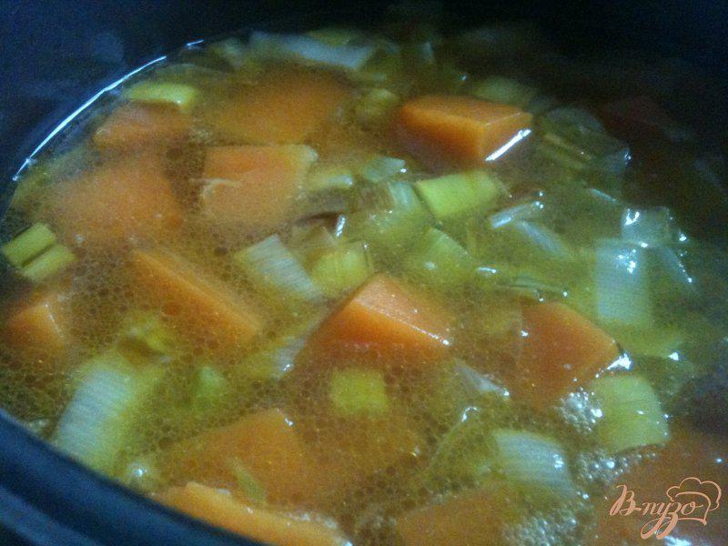 Фото приготовление рецепта: Тыквенный суп с моцареллой шаг №3