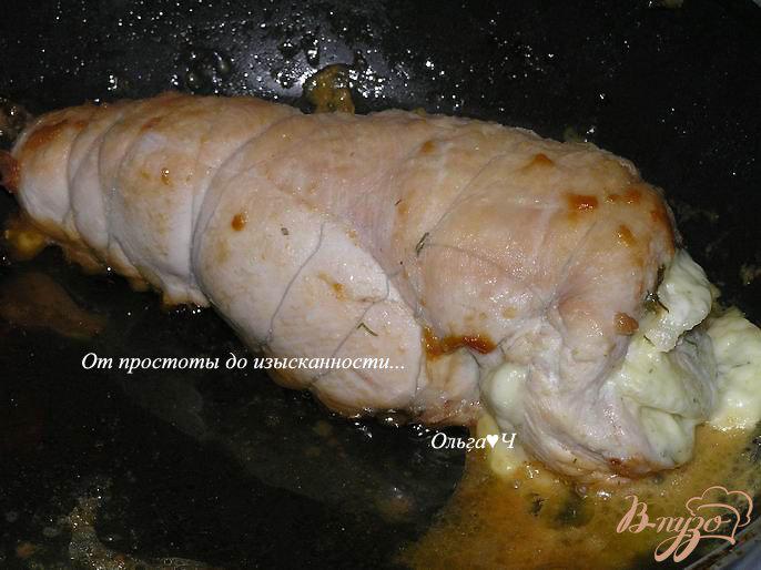 Фото приготовление рецепта: Рулет из куриной грудки с грушей и сыром шаг №5