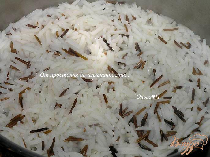 Фото приготовление рецепта: Дикий и пропаренный рис с зеленым горошком и сайрой шаг №1