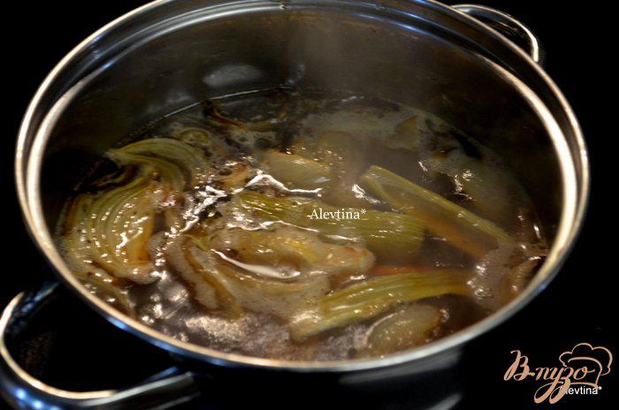 Фото приготовление рецепта: Говяжья корейка с овощной подливой шаг №4