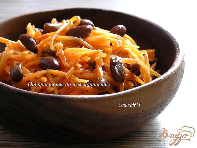 Фото приготовление рецепта: Теплый салат из моркови с фасолью шаг №4