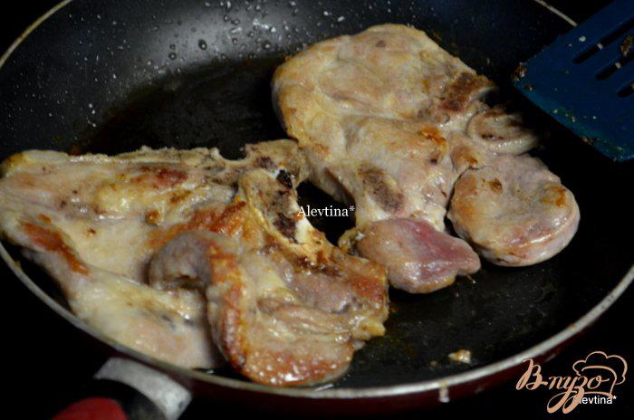 Фото приготовление рецепта: Тушеные свиные отбивные с картофелем шаг №1