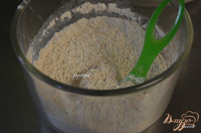 Фото приготовление рецепта: Печенье с  яблочной кислинкой и глазурью шаг №2