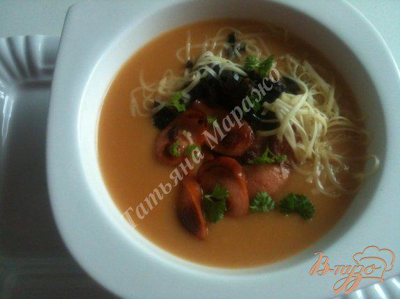 Фото приготовление рецепта: Фасолевый суп-пюре  с копчеными сосисками шаг №7