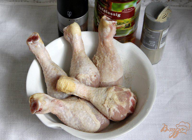 Фото приготовление рецепта: Куриные голени с тушеной капустой шаг №1