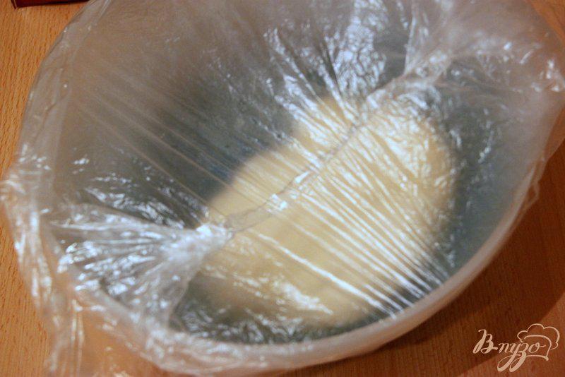 Фото приготовление рецепта: Хлебные палочки с пармезаном шаг №3