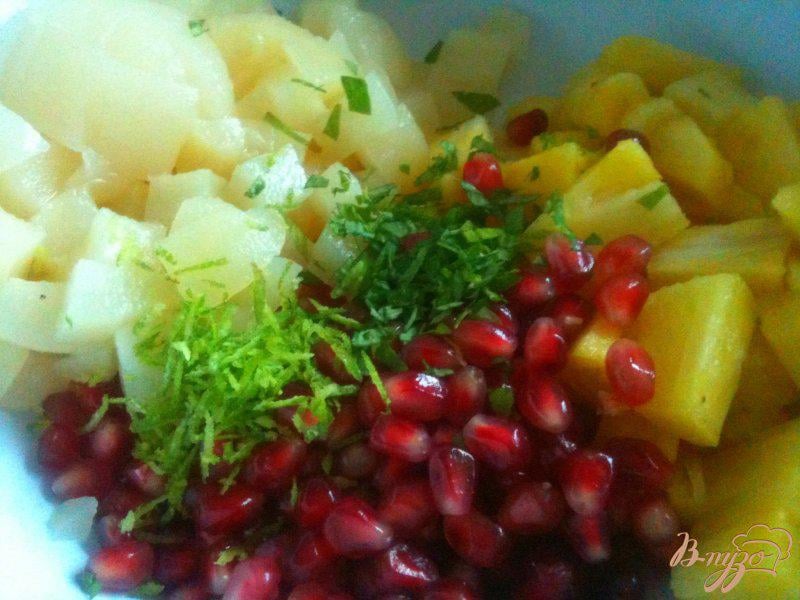 Фото приготовление рецепта: Фруктовый салат с ананасом шаг №2
