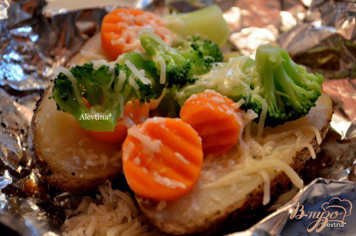 Фото приготовление рецепта: Картофель в фольге в духовке шаг №3