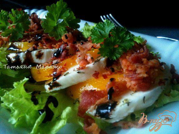 Фото приготовление рецепта: Салат из моцареллы с персиком шаг №4