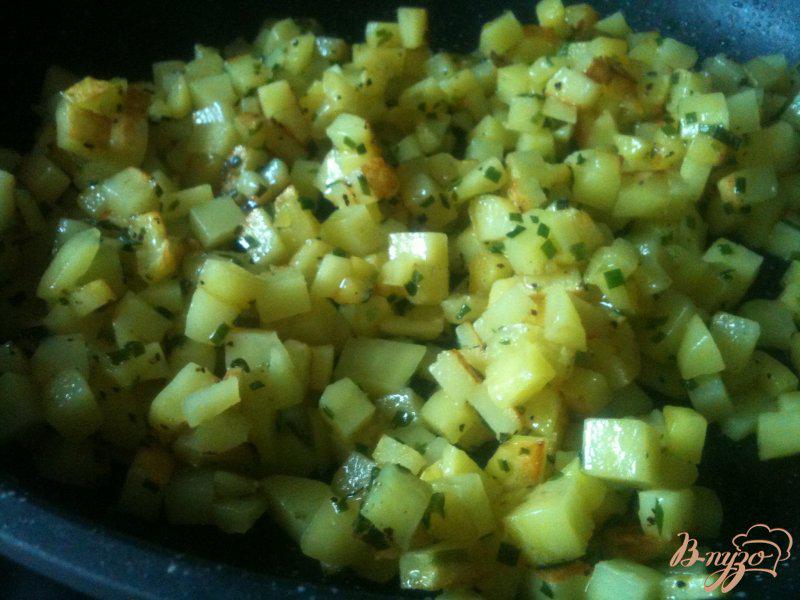 Фото приготовление рецепта: Картофельная лепешка с сыром шаг №2