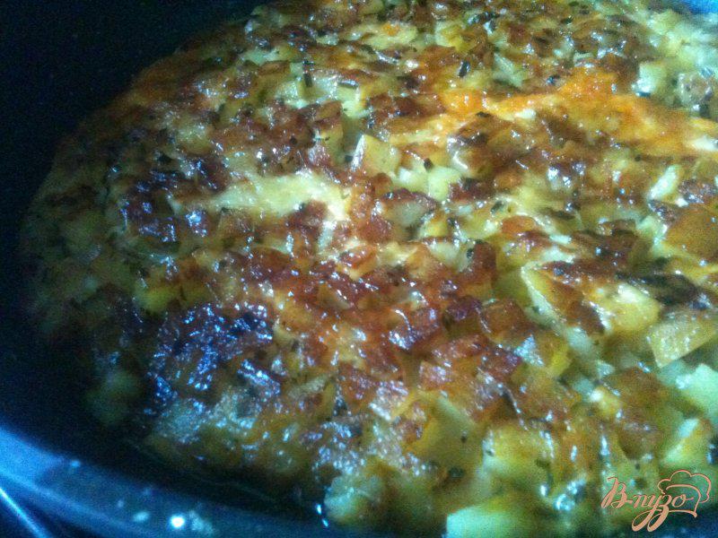 Фото приготовление рецепта: Картофельная лепешка с сыром шаг №6
